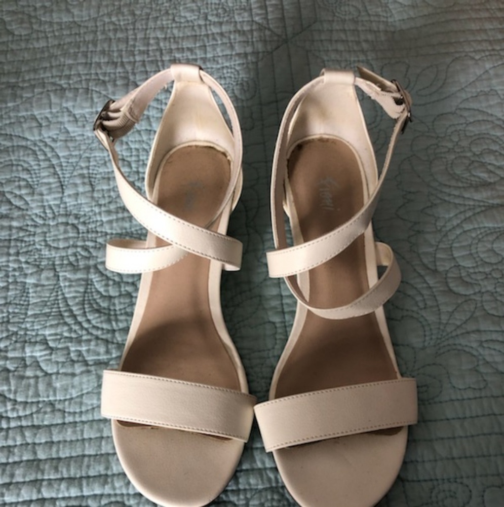 Shoes - Picture 1 of 3